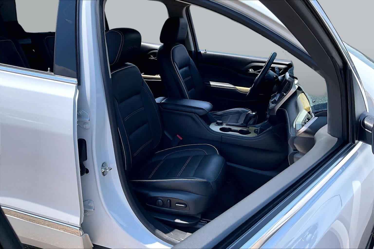 Used 2018 White Frost Tricoat GMC Denali image 7