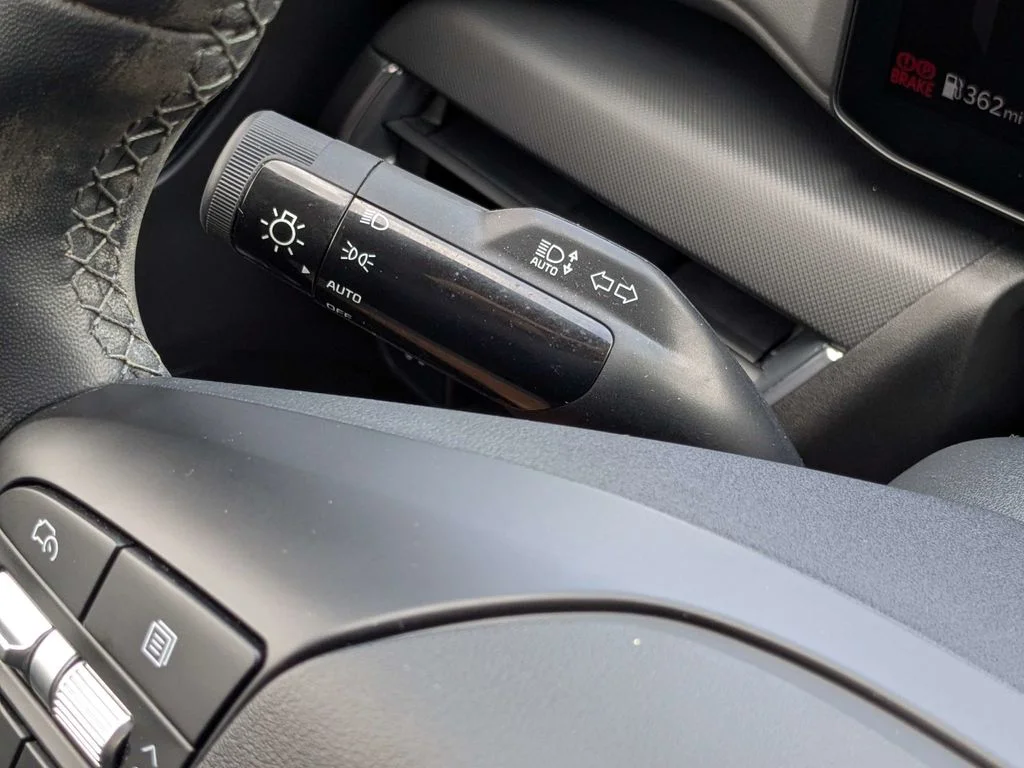 Used 2025  Kia EX image 24