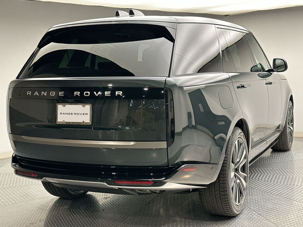New 2026 Belgravia Green Land Rover SE image 3