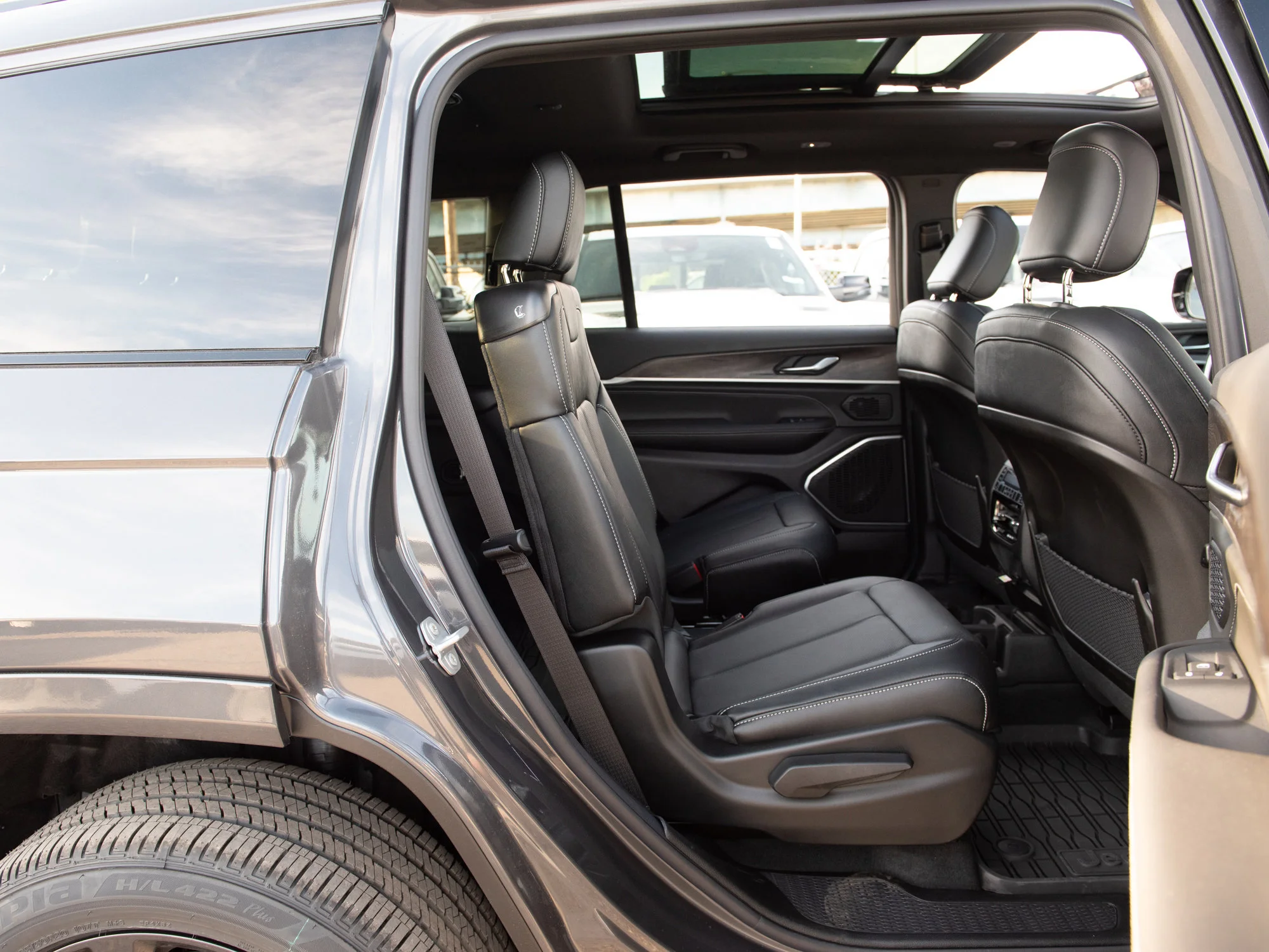 New 2026 Grey Jeep Limited Reserve* image 27