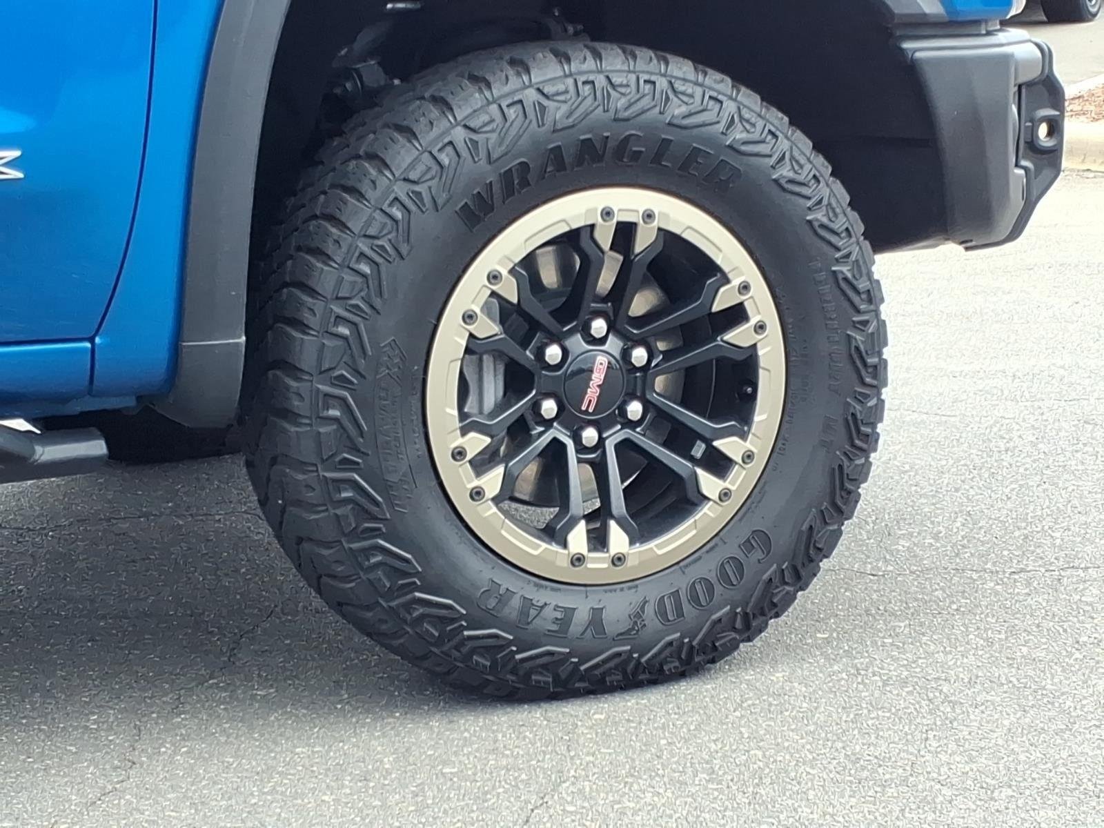 Used 2024 Dynamic Blue Metallic GMC AT4X image 13