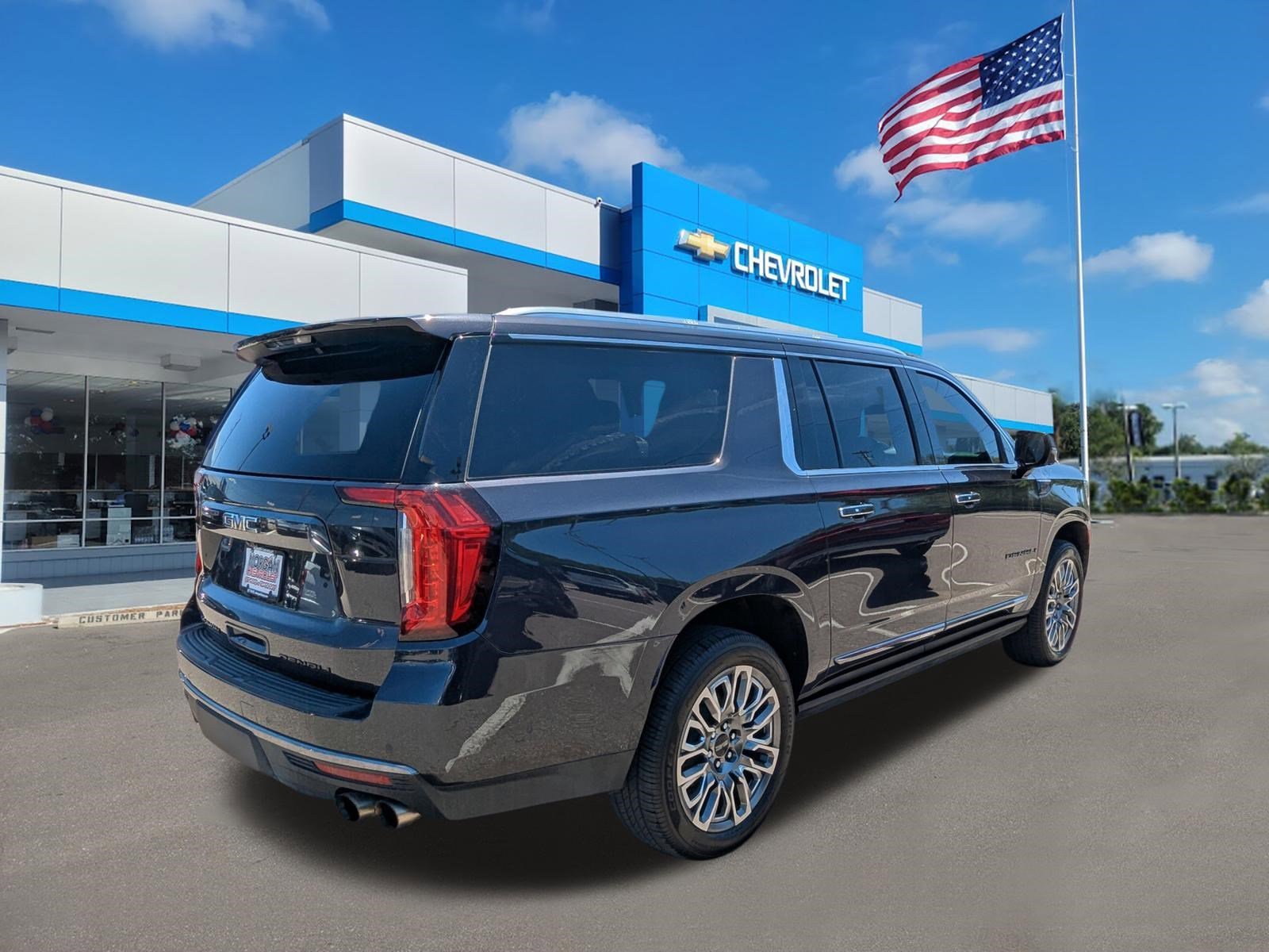 Used 2023 Titanium Rush Metallic GMC Denali Ultimate image 4