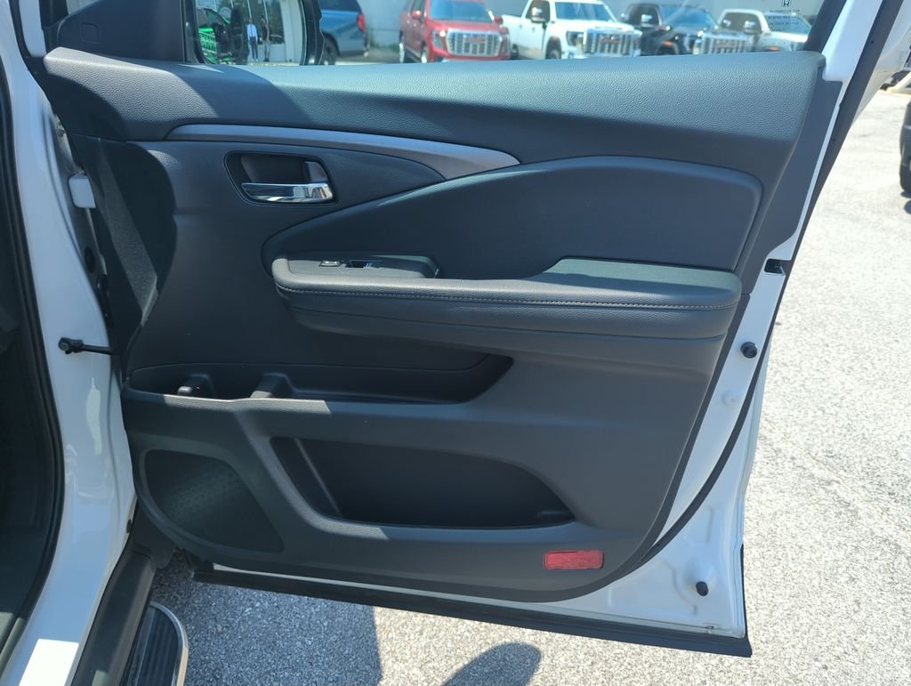 Used 2025  Honda RTL image 33