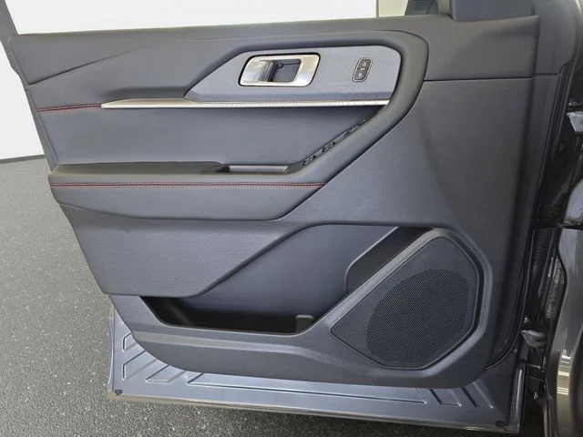 Used 2025 Gray Ford ST-Line image 28