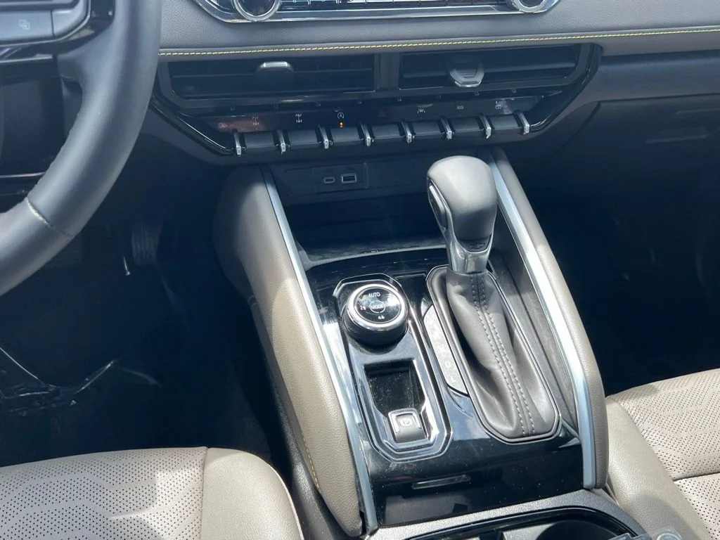 2025 Chevrolet Colorado ZR2 - Photo 19