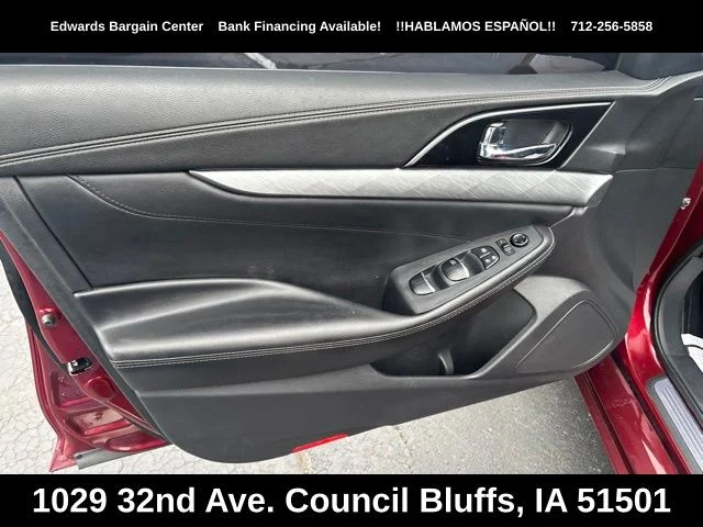 Used 2017 Red Nissan 3.5 SV image 14