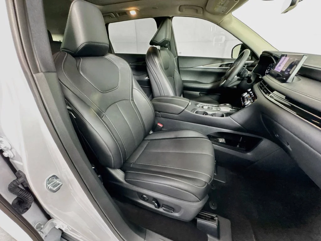 Certified Used 2027 White INFINITI LUXE image 40