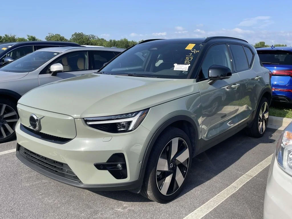 Used 2023 Sage Green Metallic Volvo Ultimate image 2