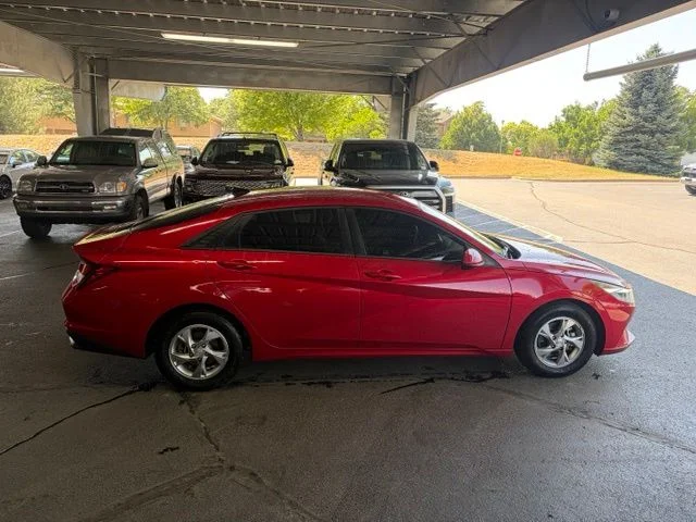 Used 2021 Red Hyundai SE image 8