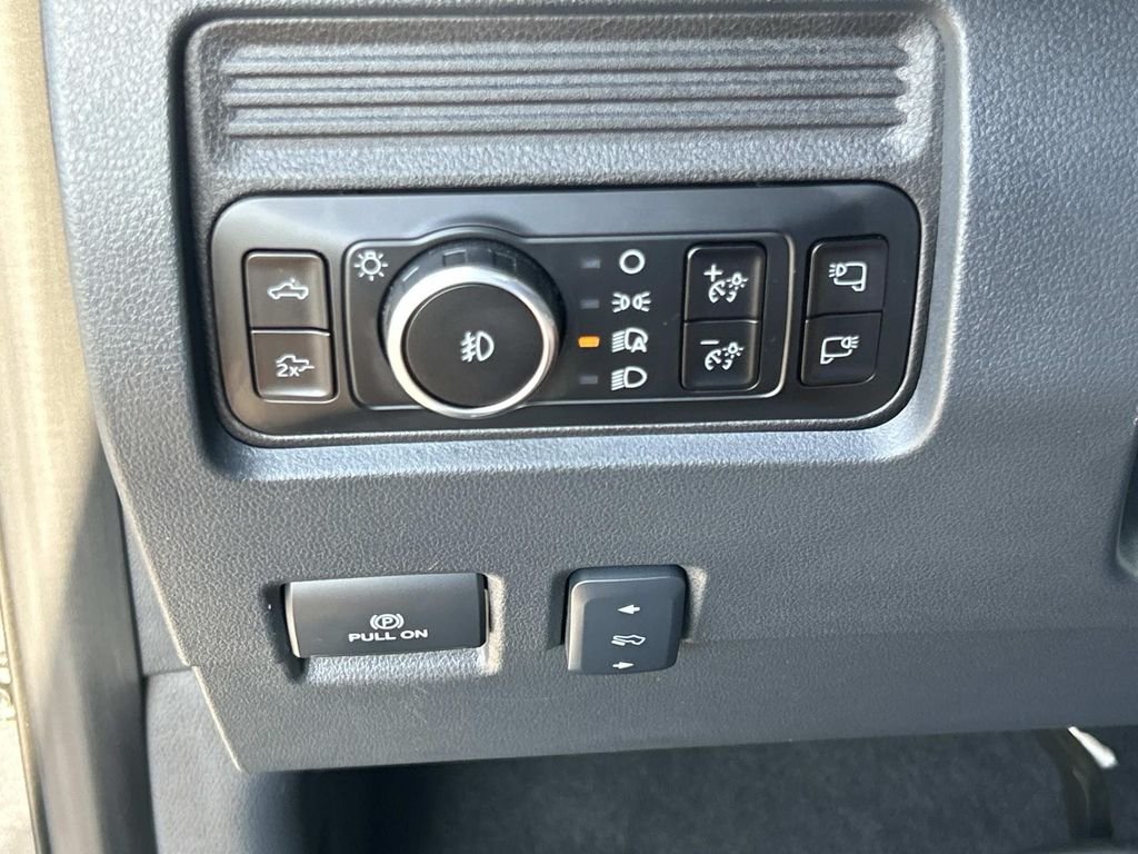 Certified Used 2025 Carbonized Gray Metallic Ford Lariat image 31