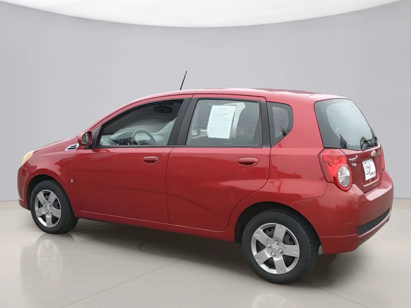 Used 2009 Red Chevrolet AVEO5 LT image 4