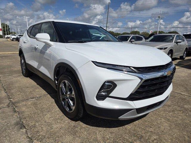 Used 2025 Summit White Chevrolet LT image 7
