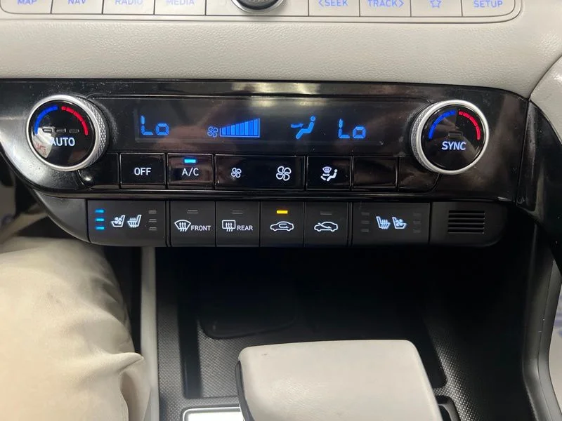 Used 2025 Red Hyundai Limited image 30