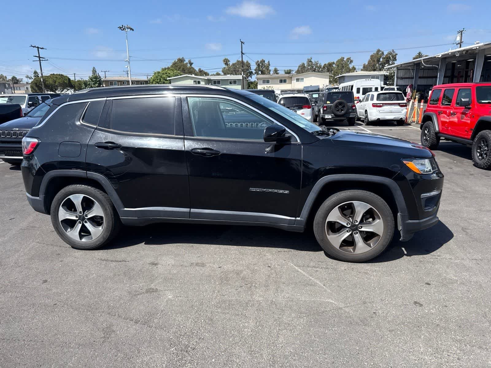 Used 2017 Diamond Black Crystal Pearlcoat Jeep Latitude image 9