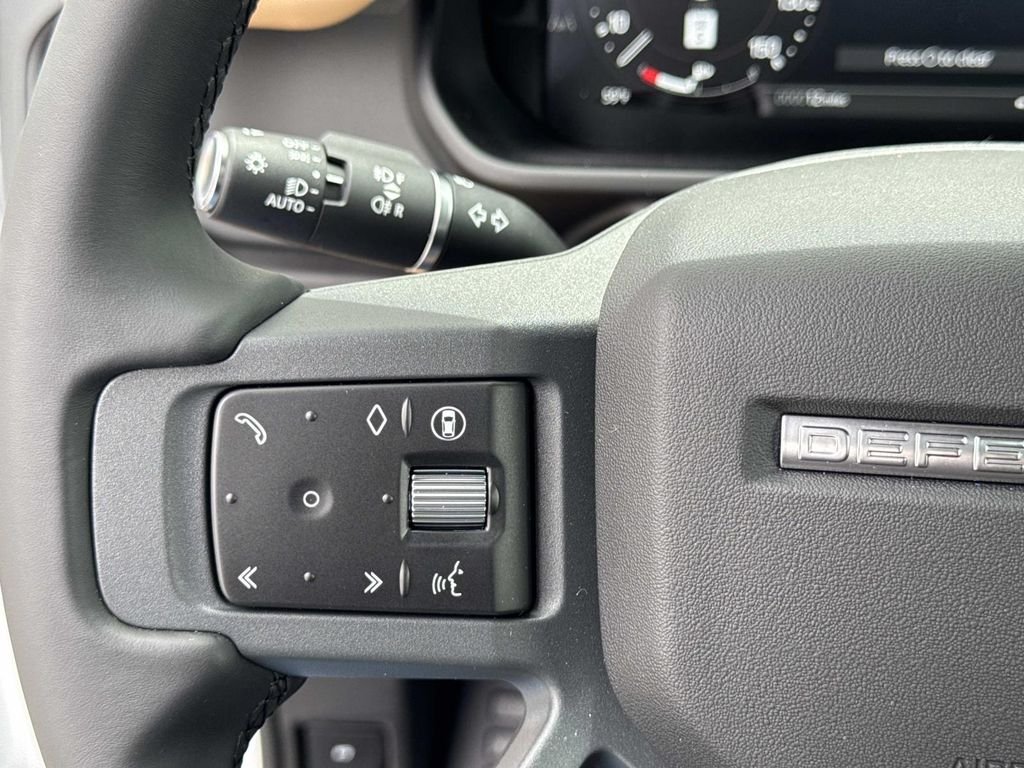 New 2026 Fuji White Land Rover S image 31