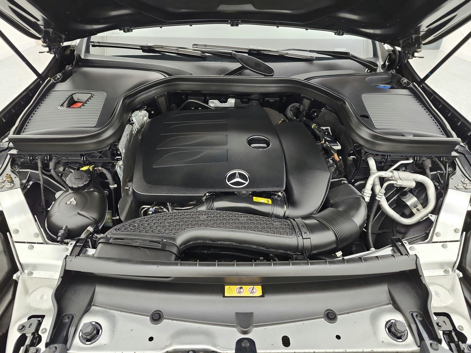 Used 2022 Graphite Grey Metallic Mercedes-Benz GLC 300 SUV image 16