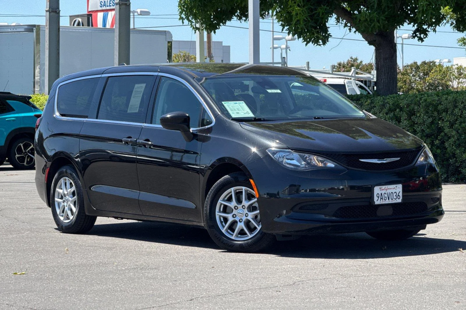 Used 2022 Brilliant Black Crystal Pearlcoat Chrysler LX image 2