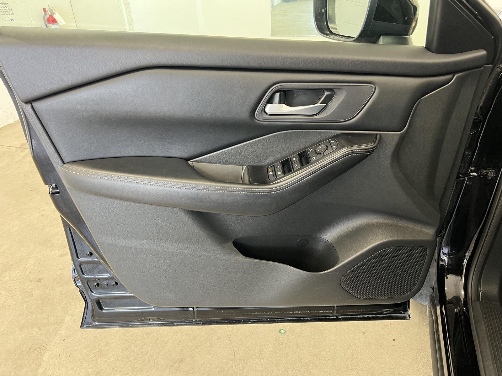 2025 Nissan Rogue SV - Photo 11