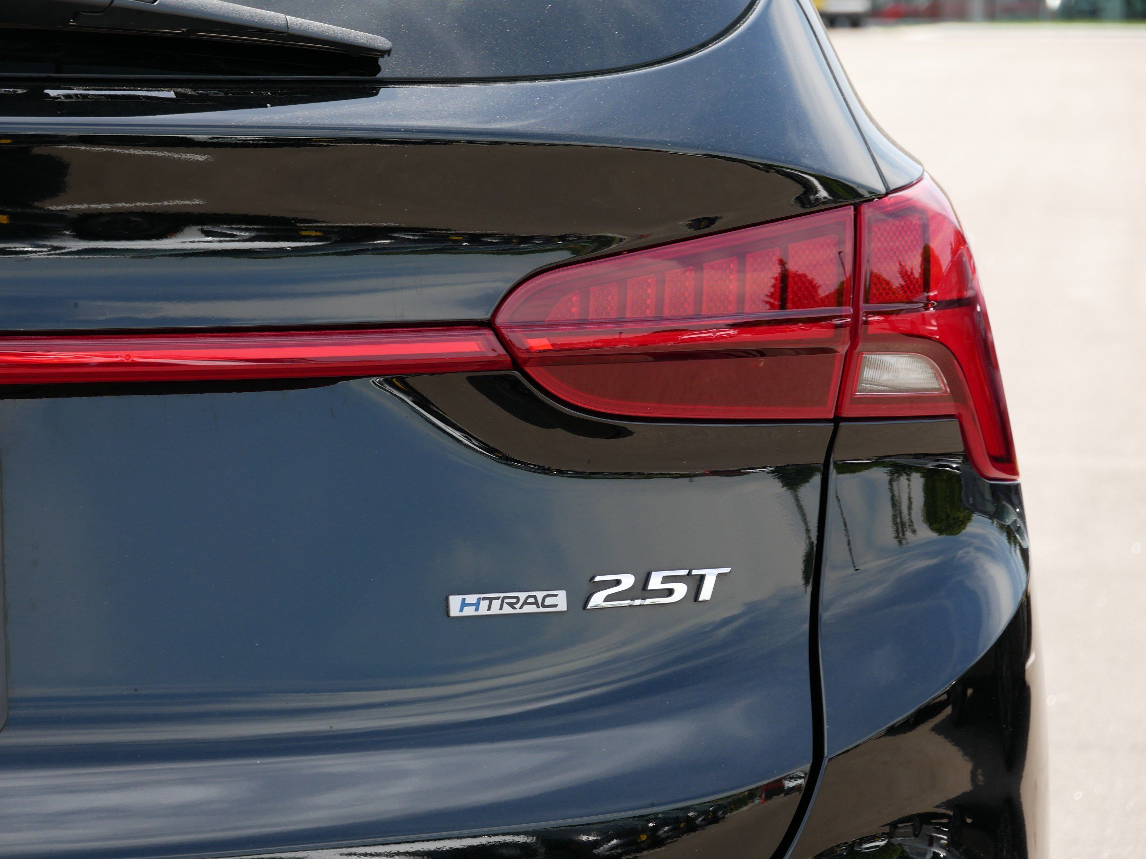 2023 Hyundai Santa Fe Limited - Photo 17
