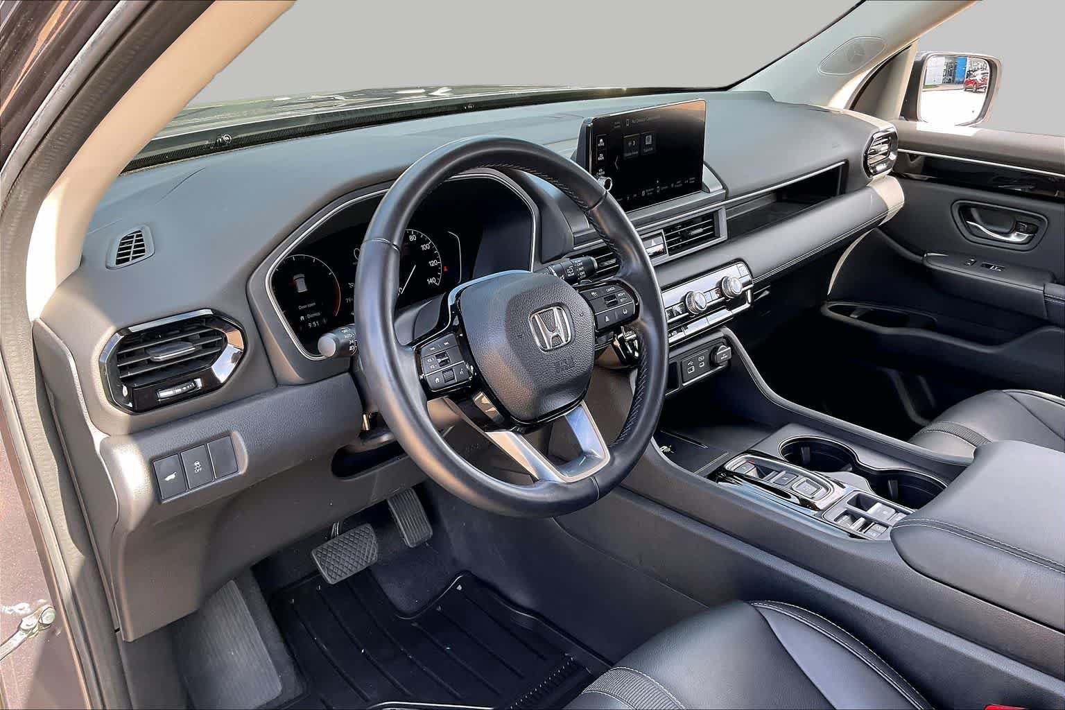 Used 2023 Modern Steel Metallic Honda EX-L 7 Passenger image 17