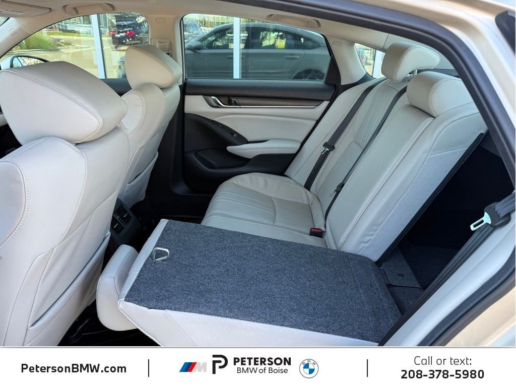 Used 2018  Honda Touring image 14