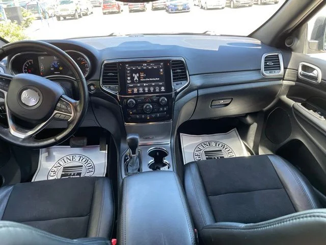 Used 2022 Sting-Gray Clearcoat Jeep Laredo X image 9