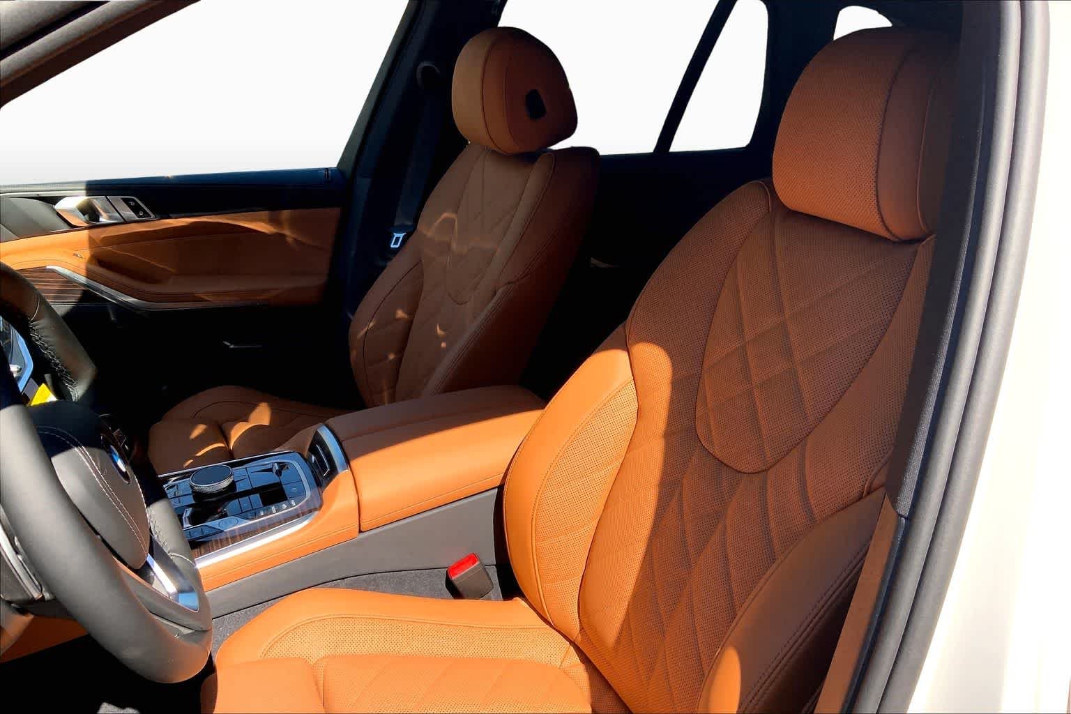 New 2026 Mineral White Metallic BMW xDrive50e image 9