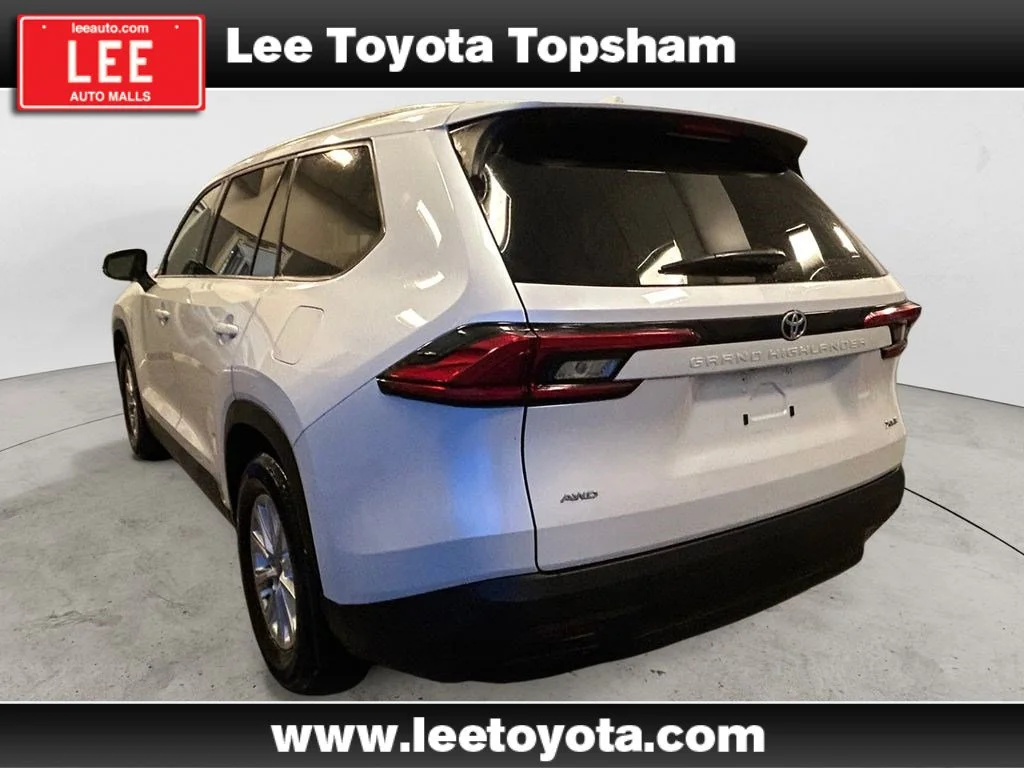 Used 2024 Pearl Toyota XLE image 3