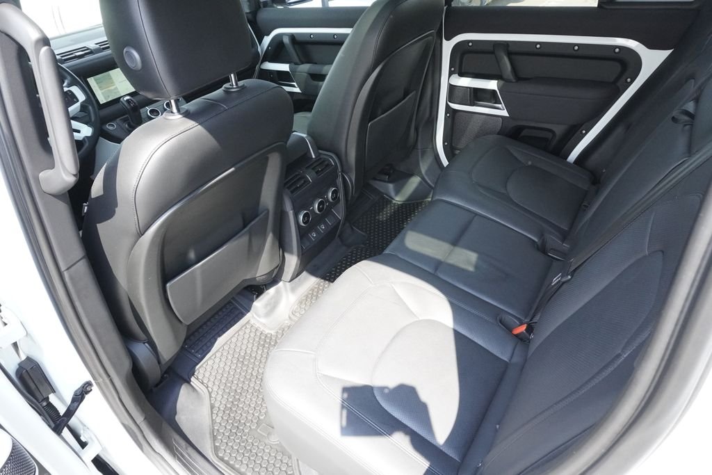 Used 2023 White Land Rover S image 29