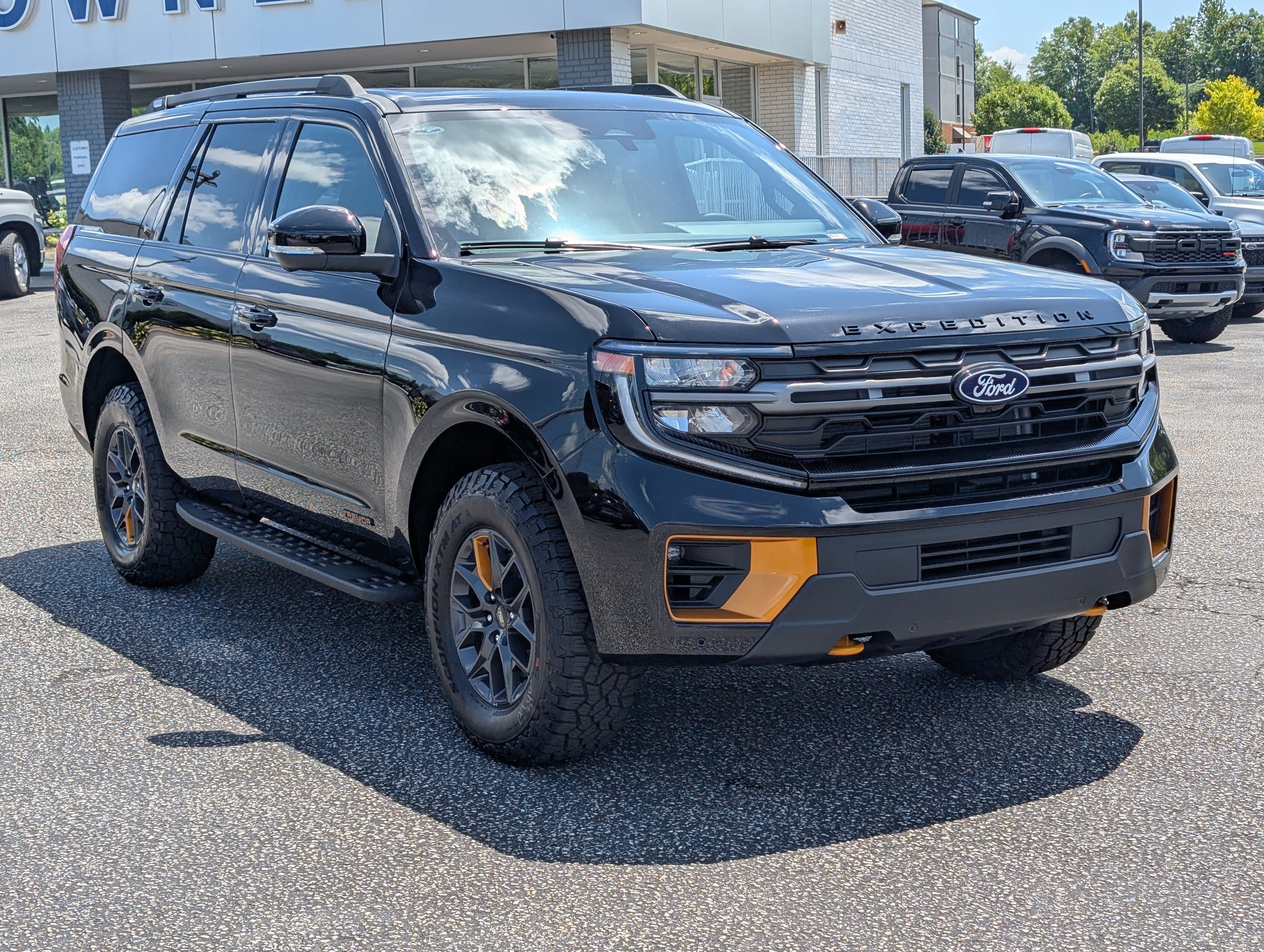 New 2027 Agate Black Metallic FORD Tremor® image 4