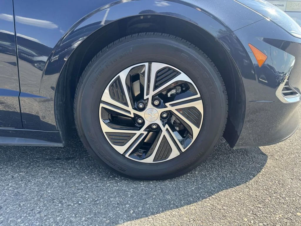 Used 2021 Blue Hyundai Blue image 4