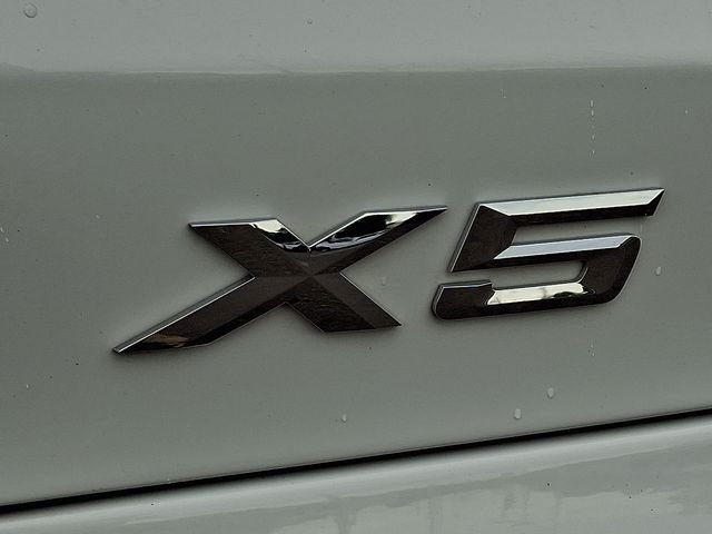 Certified Used 2023 Alpine White BMW xDrive40i image 34
