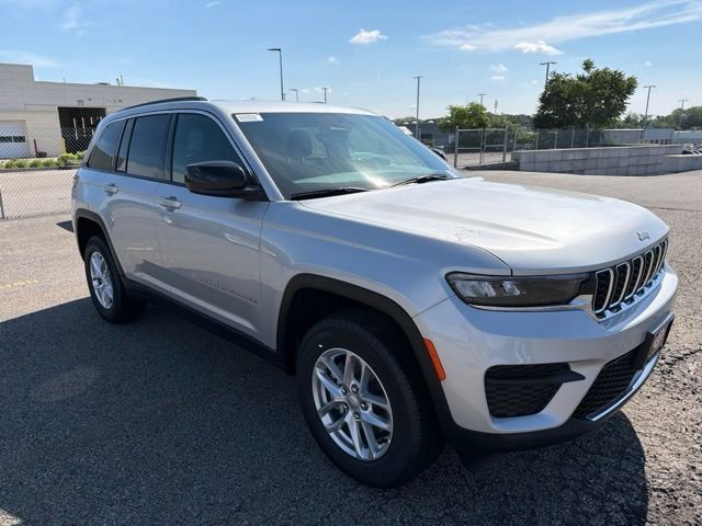 New 2026 Silver Zynith Exterior Paint Jeep Laredo image 1