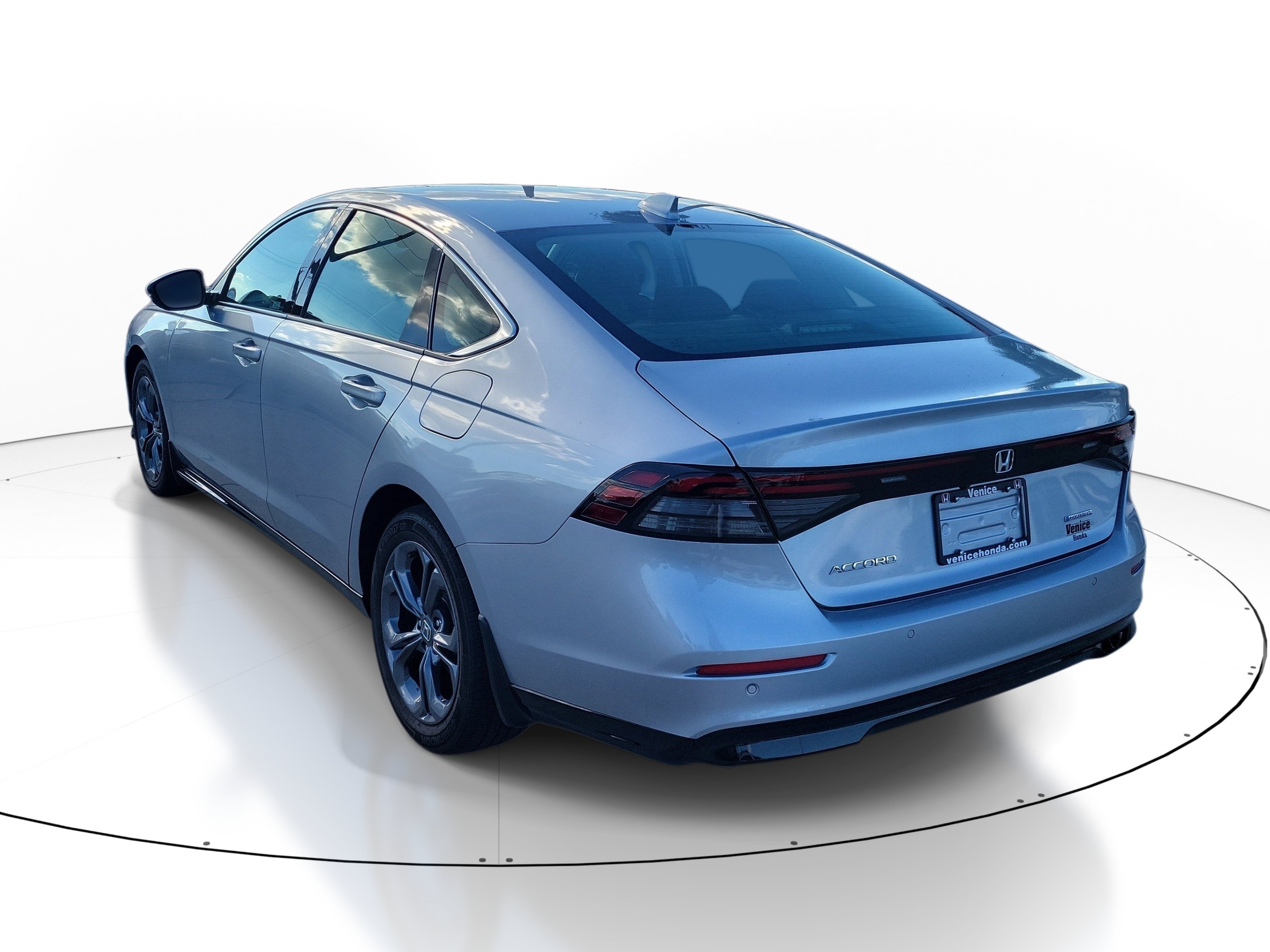 Used 2024 Silver Honda EX-L image 8