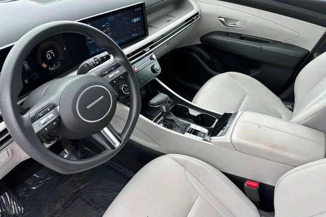 Used 2025 White Pearl Hyundai SEL image 10