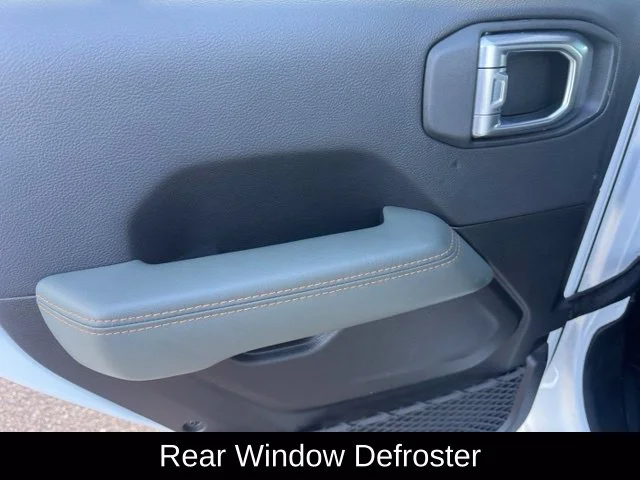 Used 2025 White Jeep Mojave image 18