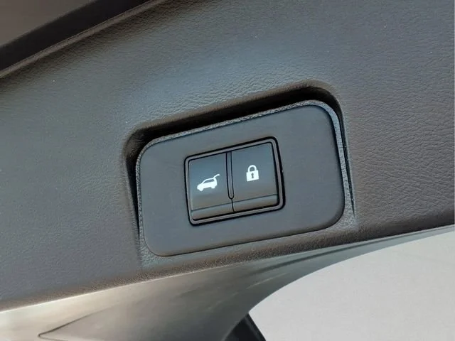 Used 2024  Nissan SV image 22