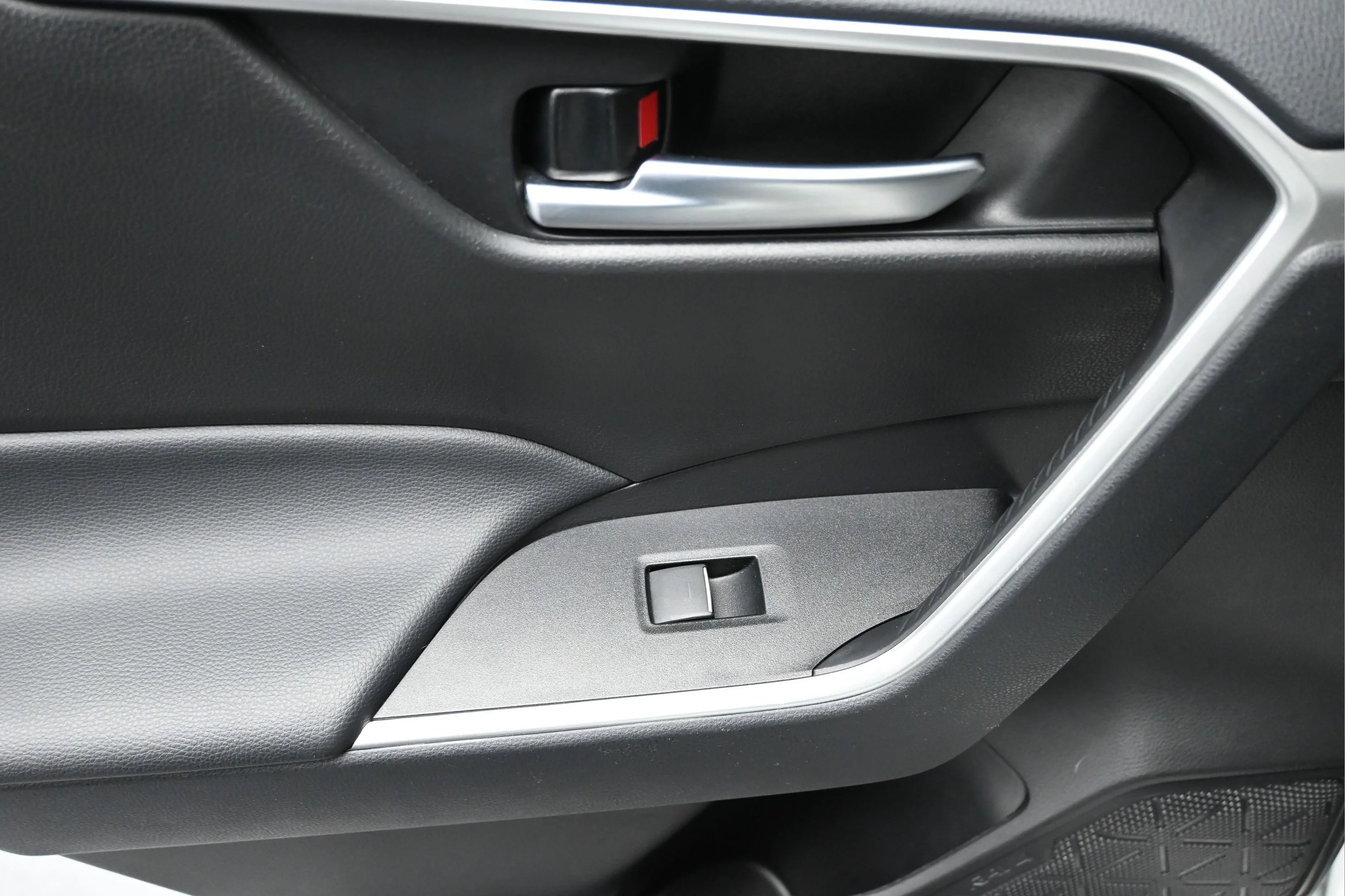 Used 2025 White Toyota XLE image 26