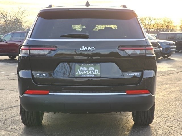 New 2026 Diamond Black Crystal Pearl-Coat Exterior Paint Jeep Laredo image 28