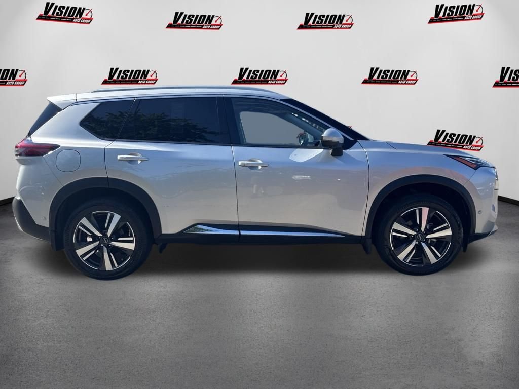 Used 2023 Silver Nissan Platinum image 4