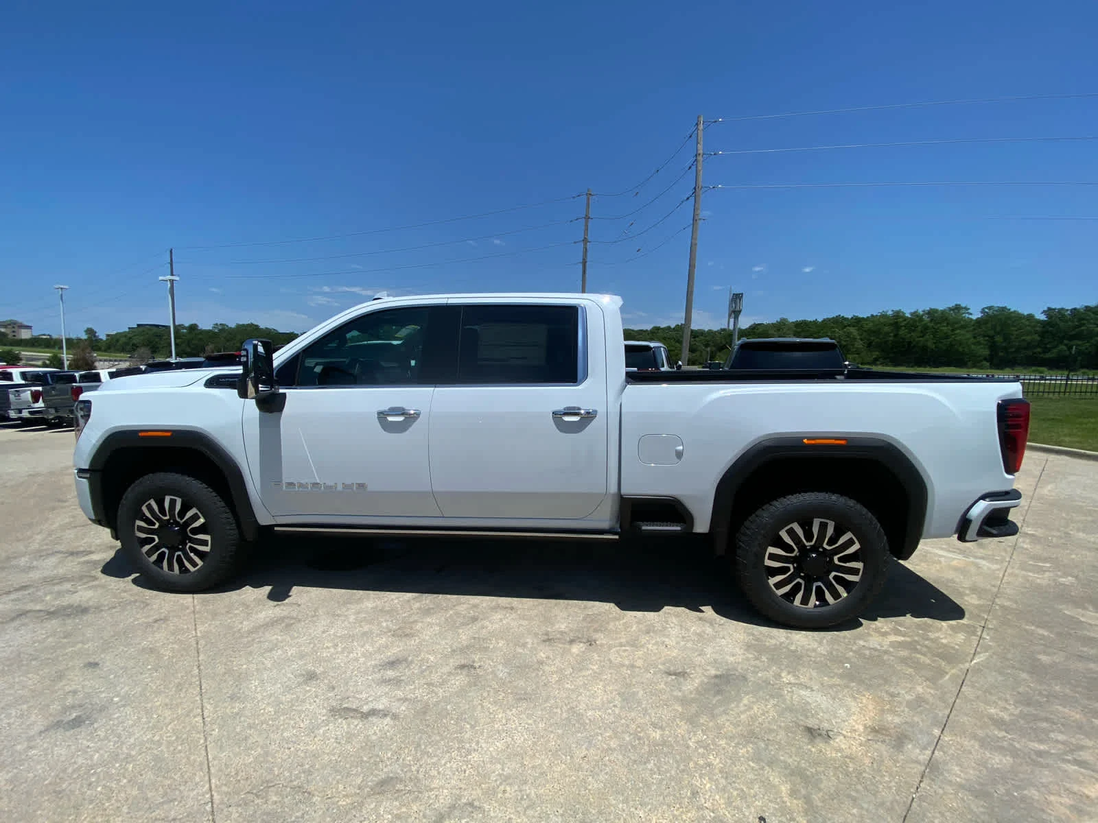 New 2026 Glacier White Tricoat GMC Denali Ultimate image 5