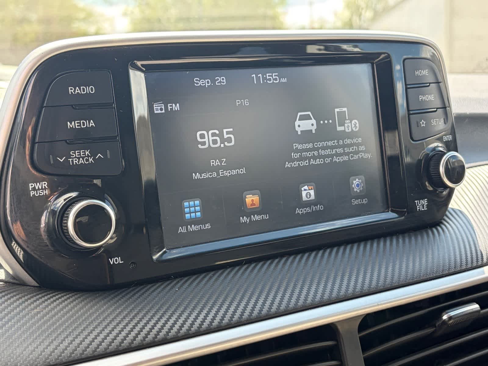 Used 2019 Molten Silver Hyundai SE image 13