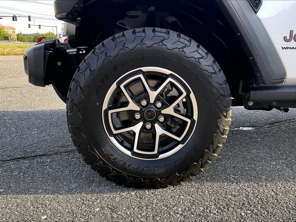 Used 2024 Silver Jeep Rubicon image 7