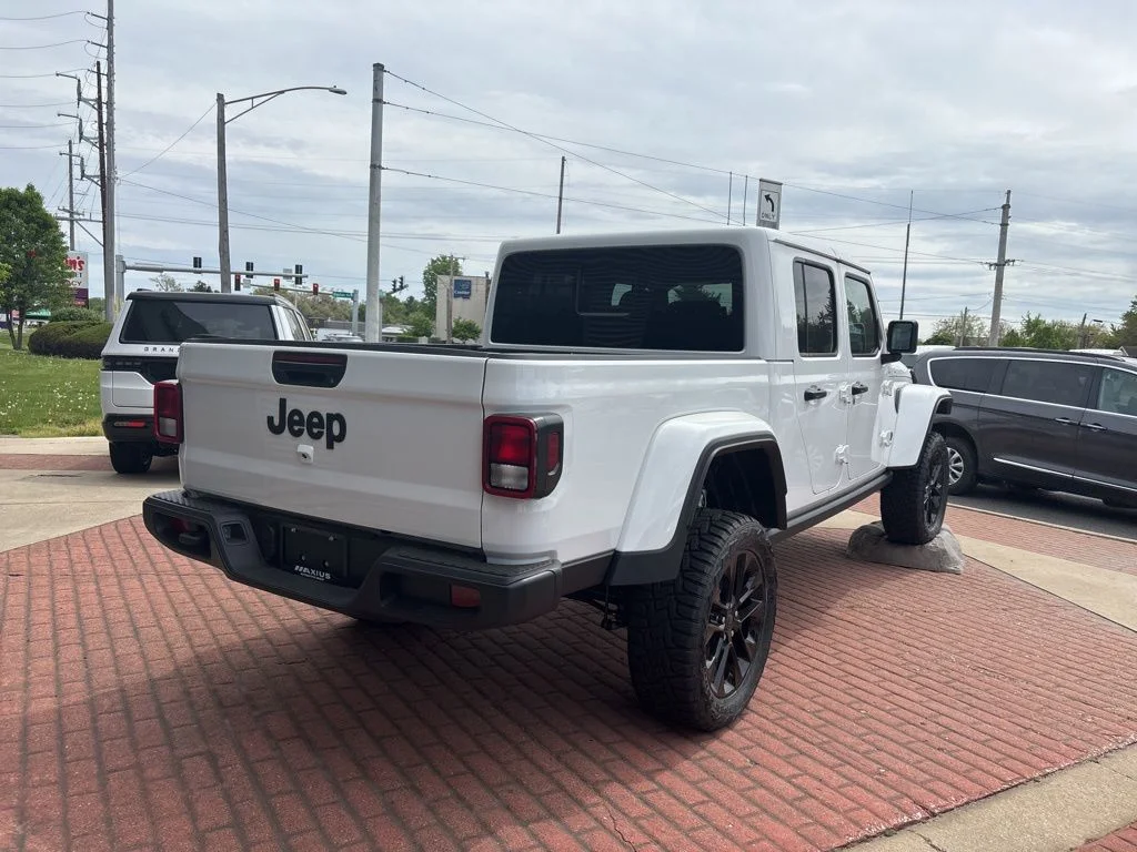2025 Jeep Gladiator Nighthawk - Photo 6