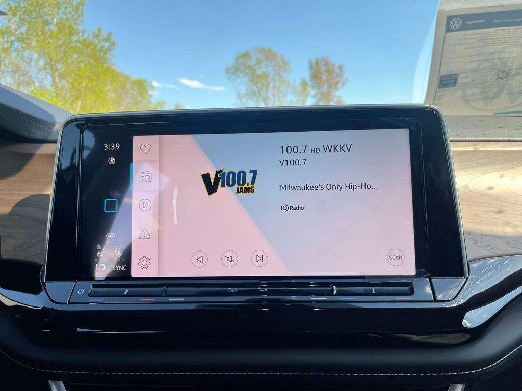 New 2026 Black Volkswagen 2.0T SE w/Technology image 13