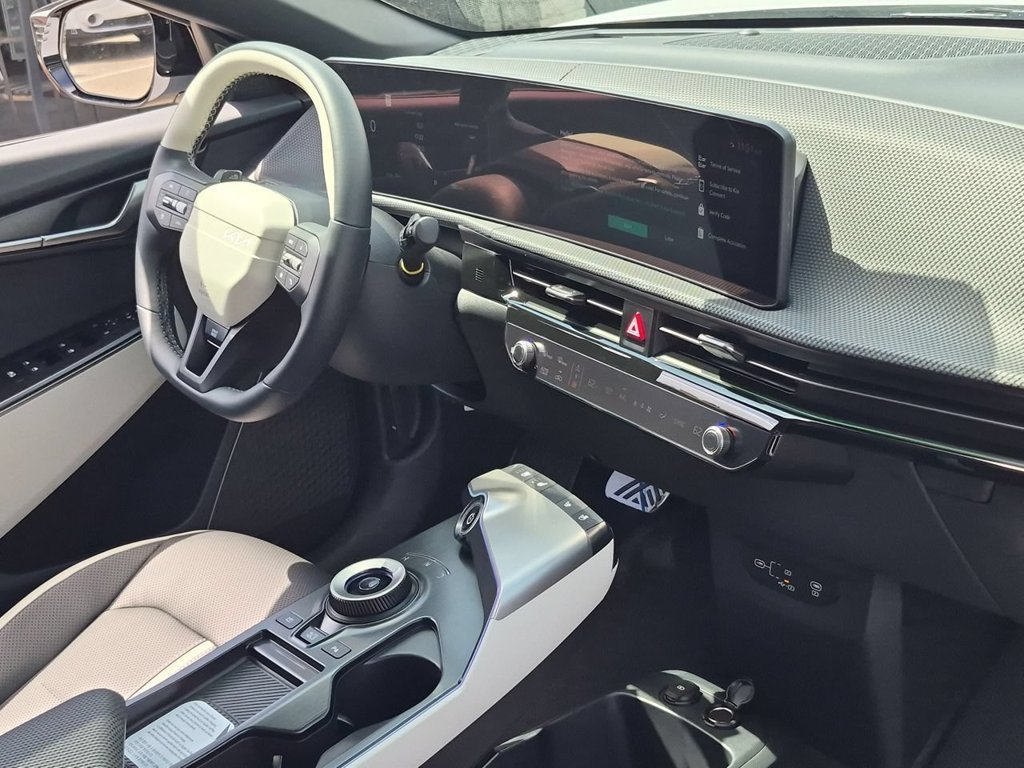 New 2026 Glacial White Pearl / Black Ro Kia GT-LINE image 30