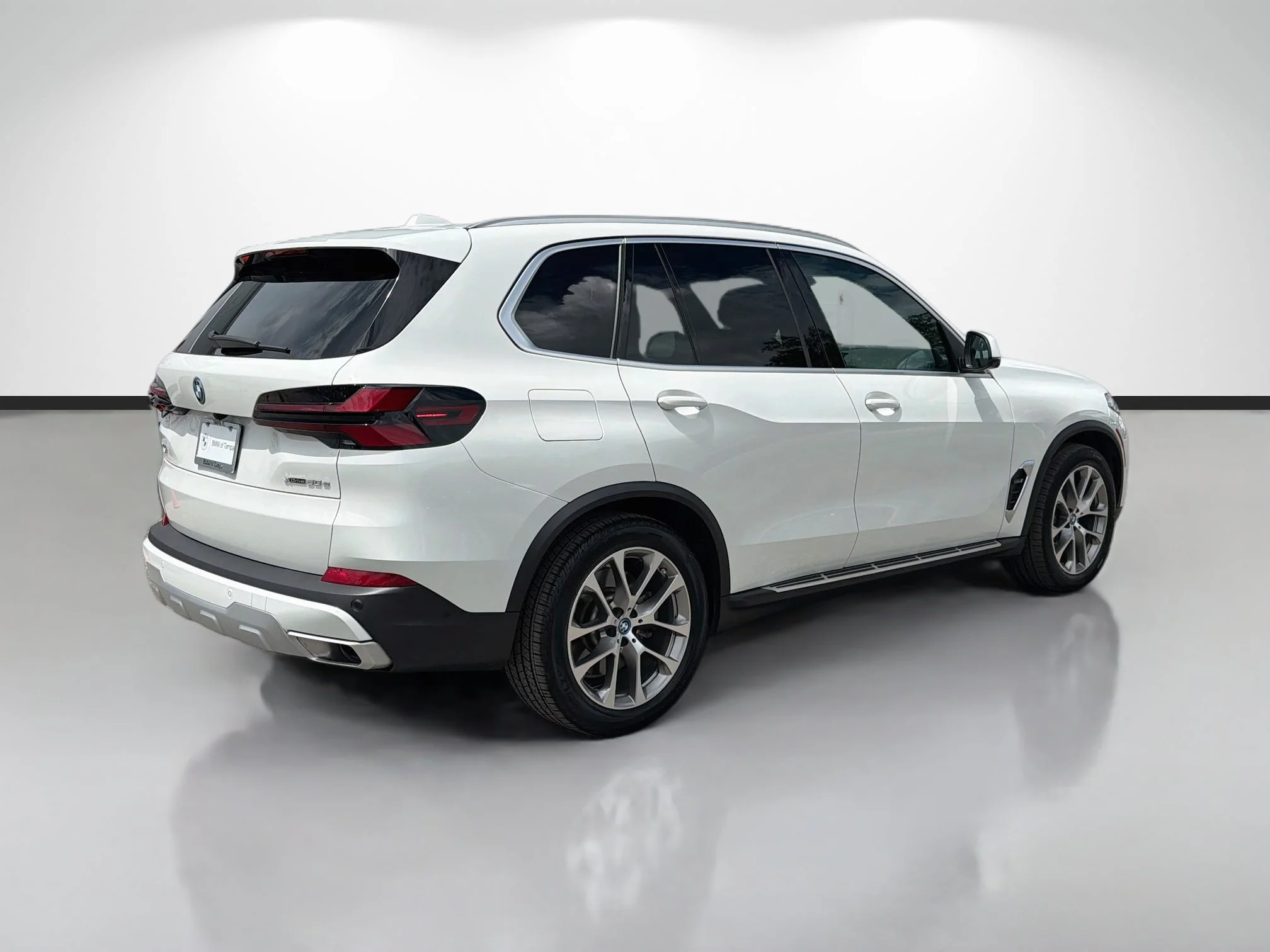 Used 2024 Alpine White BMW xDrive50e image 3
