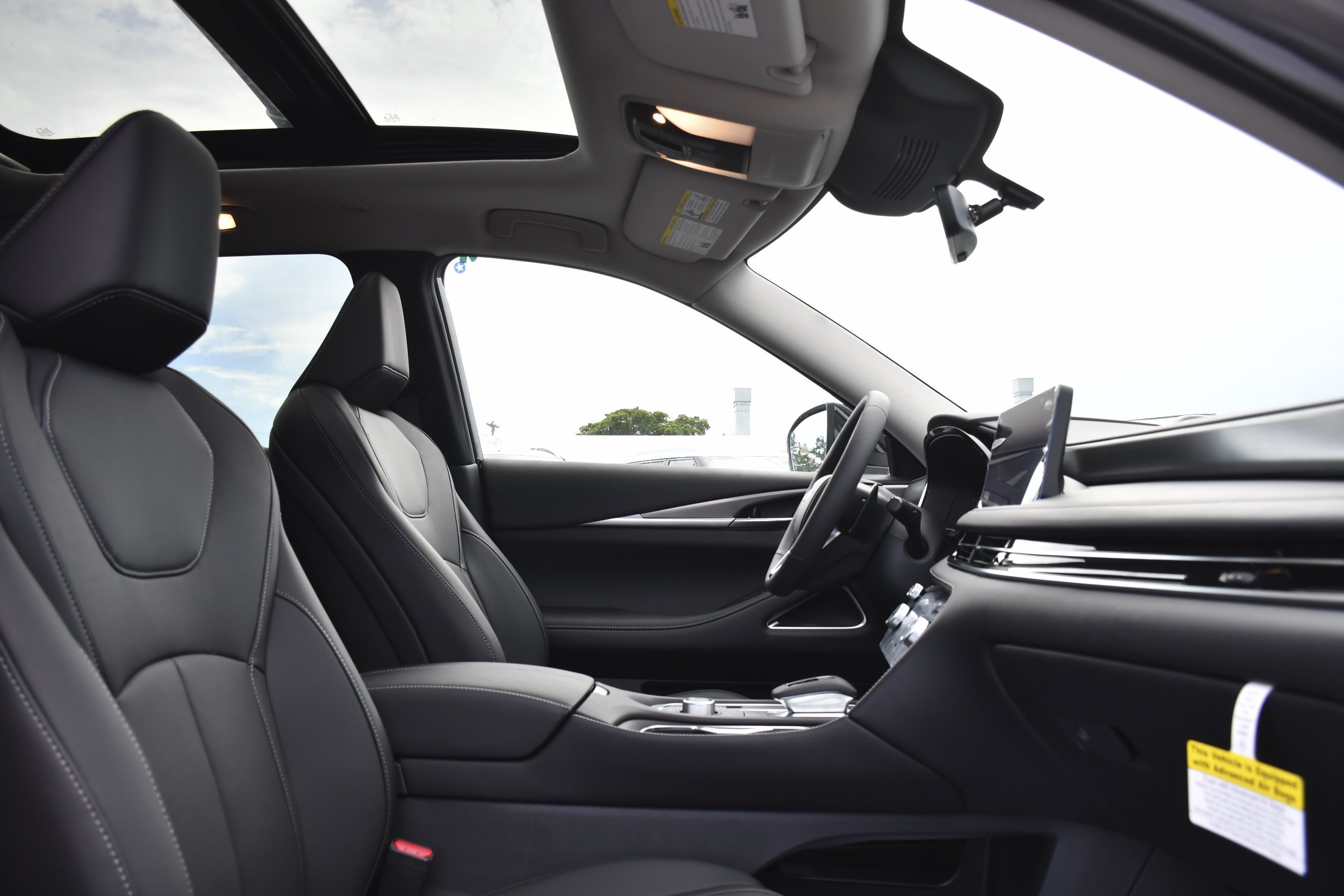 New 2027 GRAPHITE SHADOW INFINITI Luxe FWD image 32