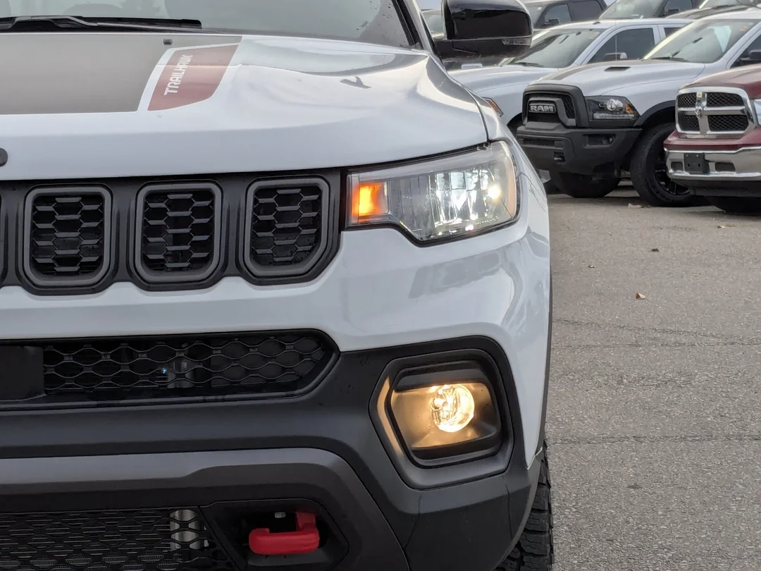 New 2026 White Jeep Trailhawk - - 4x4 - Sun Sound & Nav Group - Pano Roof - Alpine Speakers & More! image 10