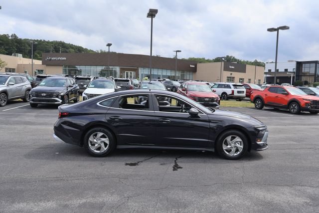 Used 2026 Blue Hyundai SE image 8